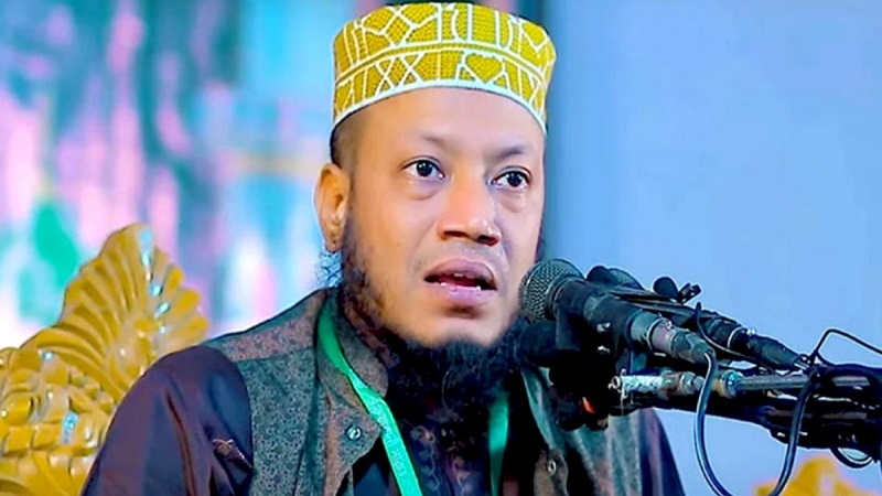 মানহানি মামলায় আদালতে আত্মসমর্পণ করলেন এমপি মুফতি আমির হামজা